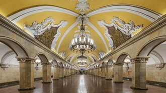 La stazione Komsomolskaya della metropolitana di Mosca, Russia