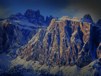 Dolomiti, Veneto, Italia. Cortina d'Ampezzo è un paradiso invernale, è famosa per le sue piste da sogno che attraversano le Dolomiti, garantendo una vista spettacolare in ogni discesa