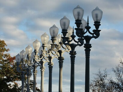 Chris Burden, Light of Reason, 2014. 24 restored cast-iron street lamps. Rose Art Museum Acquisition Fund, Gift of Monroe and Edith Geller and Russian Sale Gift, 2014.3. © Chris Burden. Charles Mayer Photography