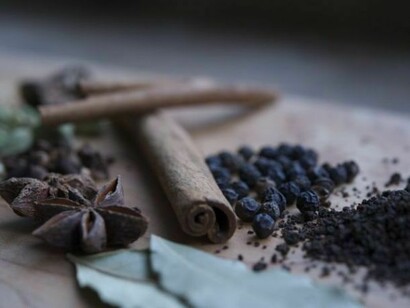 Anice stellato, cannella e pepe, fra gli ingredienti per un buon Masala Chai