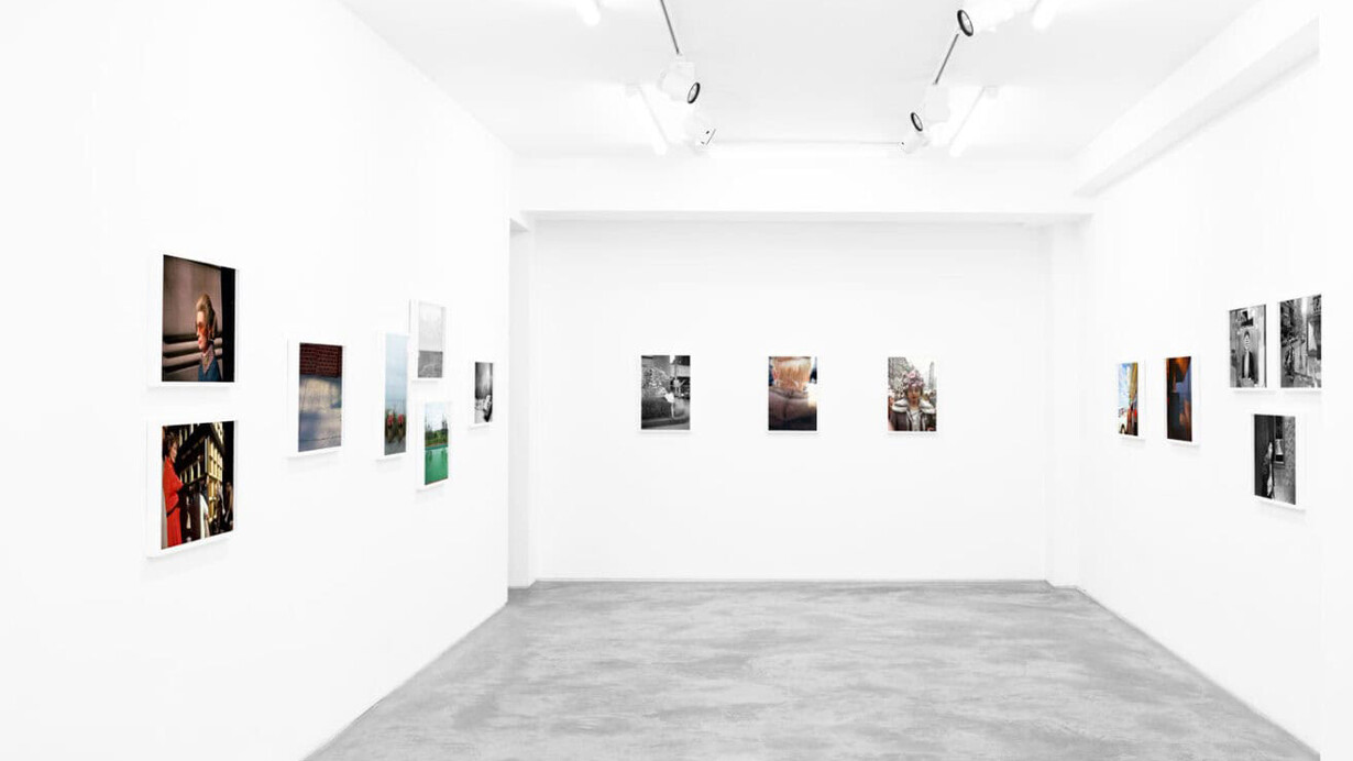 Joel Meyerowitz, Select works, 1962-2019, exhibition view. Courtesy of Huxley-Parlour Gallery