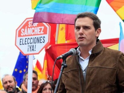 Rivera buscó diferenciarse del resto apareciendo con un 'atrezzo' más amable