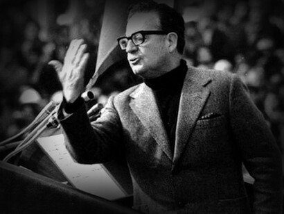 Salvador Allende fue un médico cirujano y político socialista chileno, presidente de Chile desde el 3 de noviembre de 1970 hasta el día de su muerte el 11 de septiembre de 1973