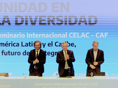 Santiago Cafiero, Alberto Fernández y José Luis Rodríguez Zapatero como anfitriones de la VII Cumbre de la CELAC celebrada en Buenos Aires, Argetina