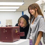 Various artists, Breaking down walls! Exhibition view. Courtesy of Museum der Moderne