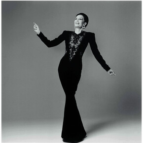 Jacqueline de Ribes in her own design, 1986
Courtesy of The Metropolitan Museum of Art, Photograph by Francesco
Scavullo, The Francesco Scavullo Foundation and The Estate of Francesco
Scavullo
