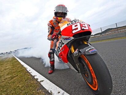 MotoGP. Marc Márquez quemando goma sobre el circuito