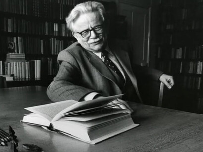  El hombre elude siempre el contacto con lo extraño. De noche o a oscuras, el terror ante un contacto inesperado puede llegar a convertirse en pánico