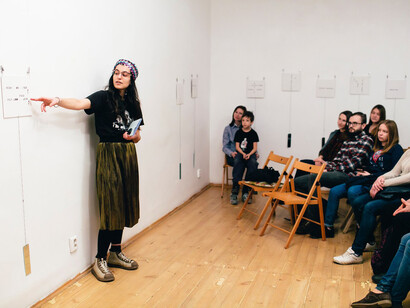 Alexandra Kostina illustra i suoi progetti -
 Photocredits Darya Lysova