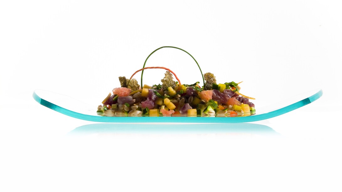 Insalata di orzo perlato con tonno marinato agli agrumi e aneto