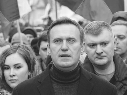 L'oppositore Alexei Navalny in marcia in memoria del politico Boris Nemtsov, ucciso in Russia nel 2015