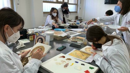 Allievi dell’Istituto Restauro Roma durante una lezione di Discipline tecniche del restauro 