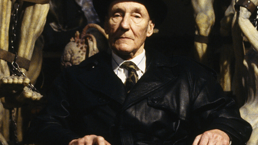 William-Burroughs delante de decenas de Jesucristos