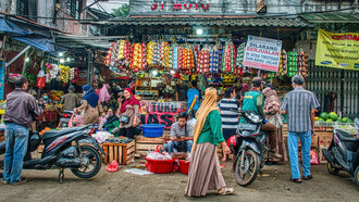 The bustling streets of Jakarta, Indonesia, are alive with food vendors serving up delicious local dishes like gado-gado, reflecting the city’s diverse cultural heritage