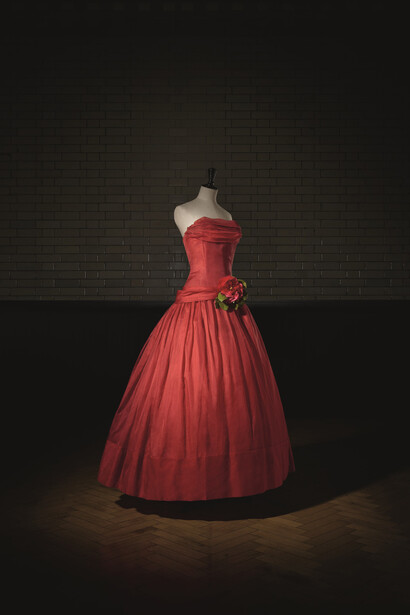 Christian Dior (1905–57), Avril, Dress, Haute Couture, Spring/Summer 1955, A Line
Photo © Laziz Hamani
Object courtesy of the Royal Ontario Museum
Dior Héritage collection, Paris
