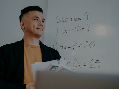 Professores como a "professora muito maluquinha" mostram que pensar diferente é um valor