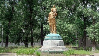 Mother and child statue, Kharkiv Oblast, Ukraine