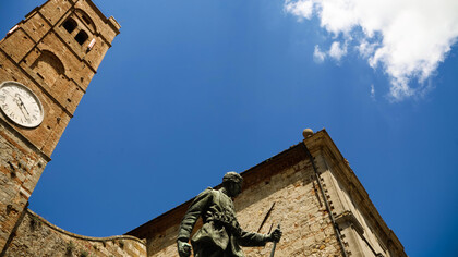 Radicondoli scorcio chiesa. 