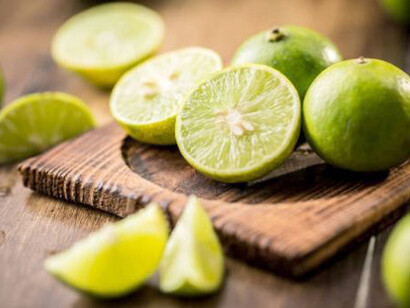 Limones del «Citrus × aurantifolia»