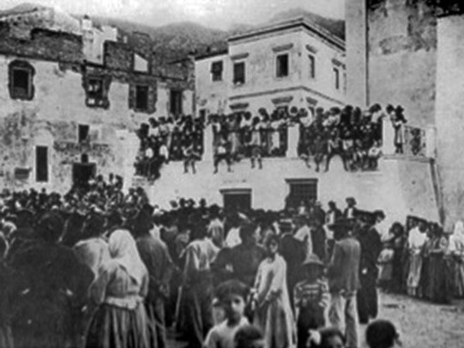 Assembramenti a Rio Marina durante gli scioperi del 1911