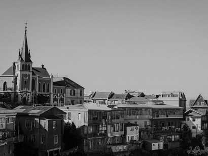 La ley podrá establecer restricciones para proteger el medio ambiente