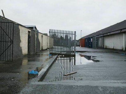 Willie Doherty, Remains (Kneecapping behind Creggan Shops), 2013, c-print mounted on aluminium, 120 x 160 cm / 47.2 x 63 in, 123 x 163.4 x 5 cm framed / 48.4 x 64.3 x 2 in framed, courtesy of the artist and Kerlin Gallery, Dublin