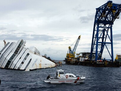 Fasi del recupero della Costa Concordia
