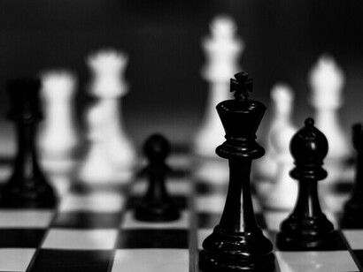 The US strategy combines unilateral decisions, economic pressure, and military deployments to preserve its hegemony in the face of the rise of China and Russia
