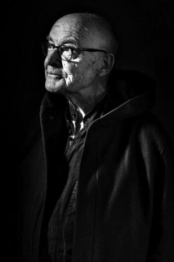 Jean-Luc Nancy recorre por cuenta propia las sendas abiertas por Heidegger, Bataille o Derrida