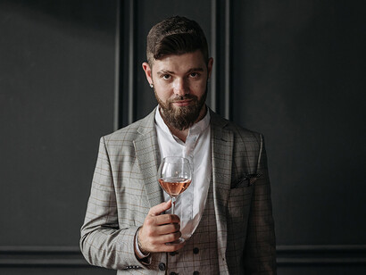 Oenologie. L’œnologie n’est autre que le travail de la compétence de la papille, et de l’odorat, donc de leur entraînement