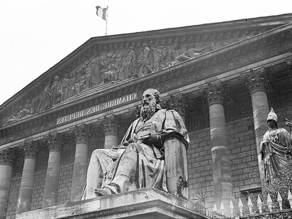Vista exterior del recinto de la Asamblea Nacional, París, Francia