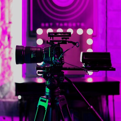 Fermarsi e disconnettersi ogni tanto può diventare un gesto necessario per recuperare concentrazione, tempo e relazioni autentiche