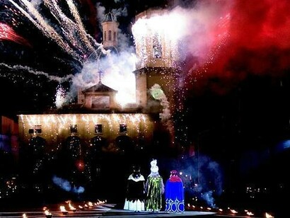 Los tres Magos contemplan el espectáculo pirotécnico en Alcoy