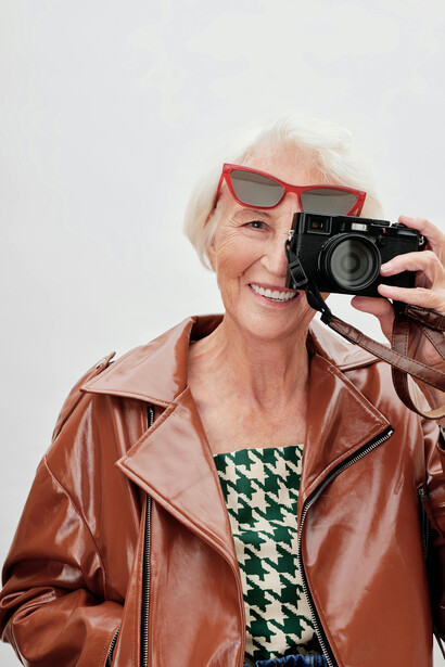 Descubra a diferença entre valorizar memórias e se prender ao passado, e como isso pode impactar sua felicidade atual