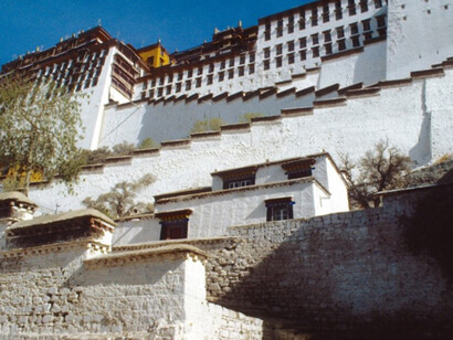 Potala Palace steps, Lhasa, Tibet, April 1986. Photo: J. MacLeod. 