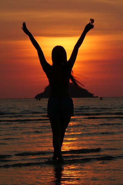 Woman in a field: liberating oneself requires freedom from caged moments