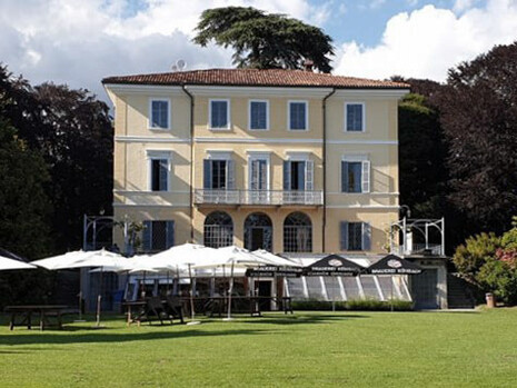 Il ristorante-bistrot di Gallana si trova a Pettinengo, una villa ottocentesca con parco all’inglese e vista mozzafiato