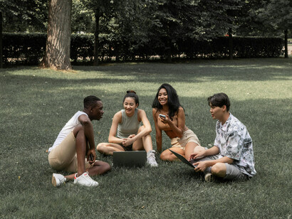 Geração millenials. Sonhávamos com trabalhos divertidos, salários altos, poder de compra elevado, vida pessoal perfeita e uma utopia econômica