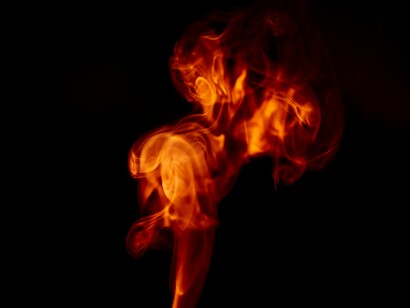 Fuoco. Il colore associato è il rosso, il simbolo è il leone