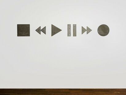 Jacopo Mazzonelli, Eject (forme di cemento grezzo), Courtesy Federico Bianchi Gallery