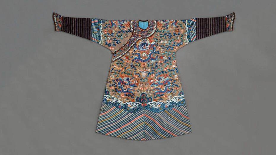 Manchu man’s semiformal court robe, mid-1800s. Courtesy of Denver Art Museum