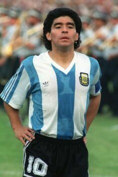 Maradona fece goal di mano, anca, spalla, casco di capelli, tacchetti, stringhe, piede nudo