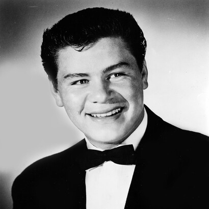 Richard Steven Valenzuela-Reyes, conocido como Ritchie Valens, músico, cantante y guitarrista estadounidense de origen mexicano