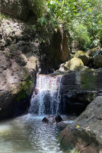 La geología local creó un ecosistema de bosque nublado y una neblina casi constante. El Valle de Antón, Panamá