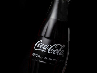 Diseño clásico de la botella de la célebre marca Coca-Cola creada en 1886