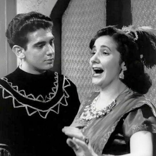 Los cantantes españoles Plácido Domingo y Pepita Embil