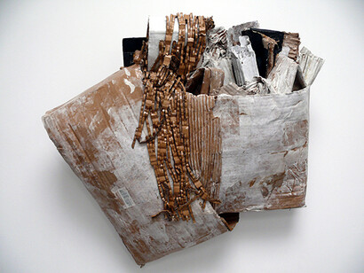 Valerie Telesca, Packet White, 45 x 50 cm