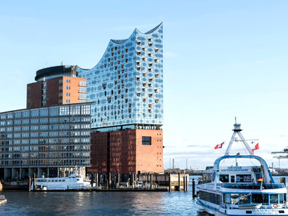 Rising above the Grasbrook peninsula of the Elbe River in Hamburg’s HafenCity, northern Germany, the Elbphilharmonie (or Elphi) is a landmark concert hall whose glass structure evokes the image of a hoisted sail, ocean wave, or gleaming crystal resting on a restored brick warehouse beside the Speicherstadt