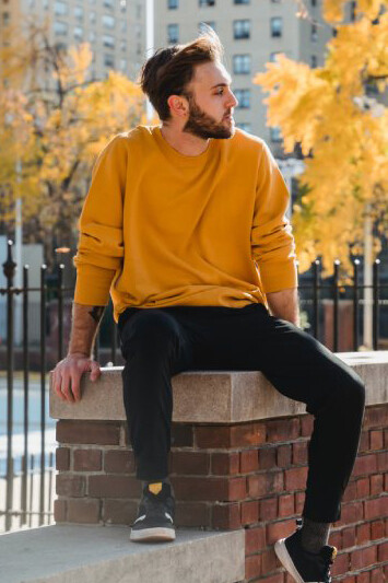 Descubra a complexidade da mente humana através da narrativa de um jovem em conflito interno enquanto explora a cidade