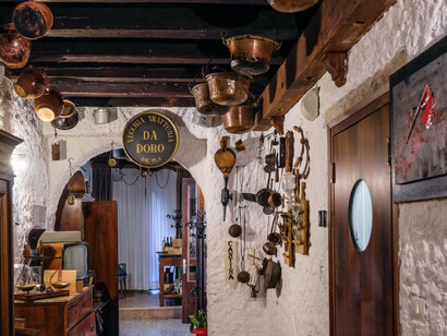 Interno dell'Antica Trattoria da Doro, Solagna, Veneto, Italia